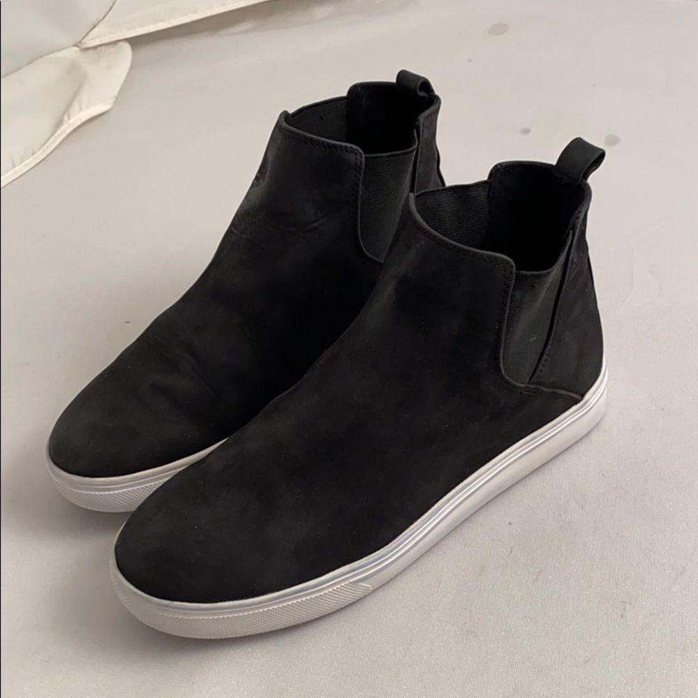 Blondo Baxton black suede waterproof pull on sneaker bootie 8